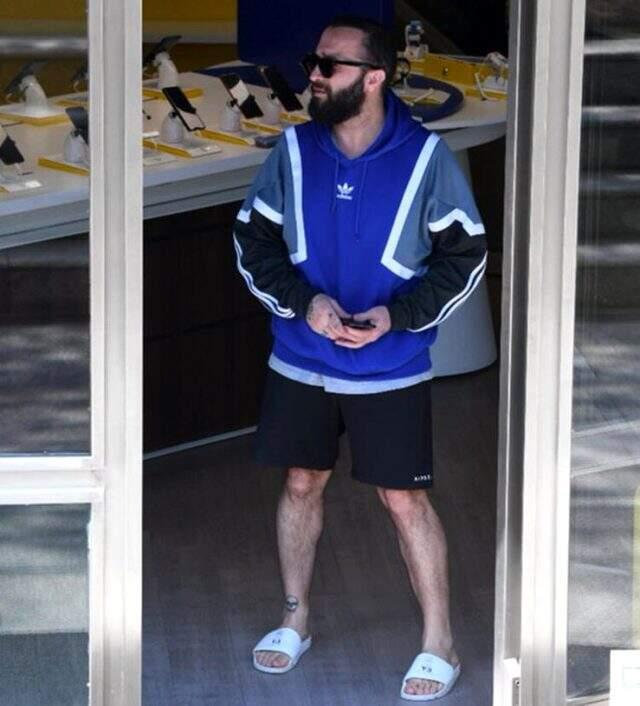 Sokağa çıkan şarkıcı Berkay, koronavirüs önlemlerini hiçe saydı