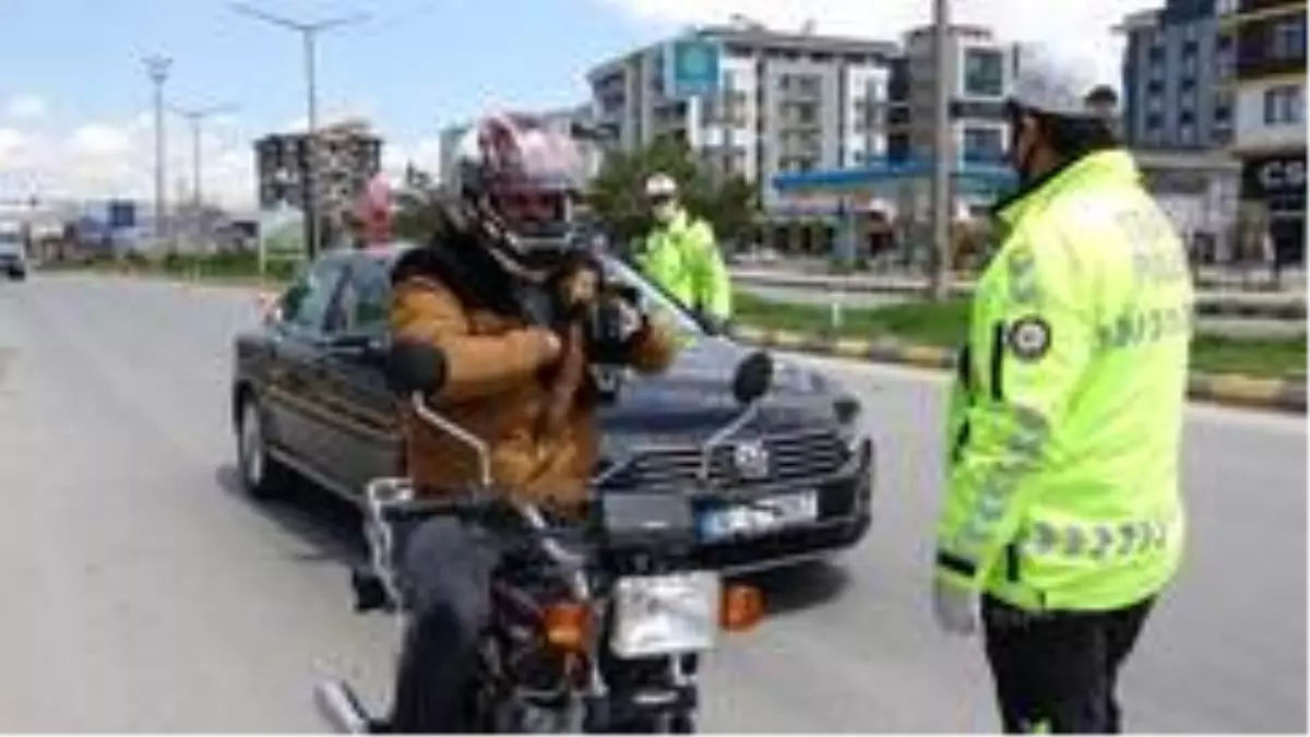 Sokağa çıkma kısıtlamasına uymayan vatandaştan ilginç savunma: 'Elim hamurlu, az önce hamur yaptım'