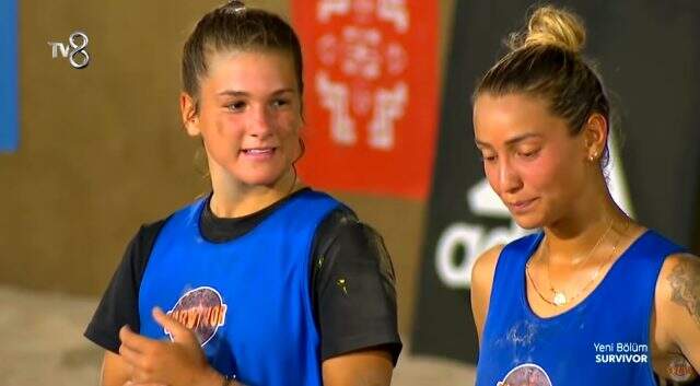 Voleybol maçını kaybeden Nisa ve Evrim, Acun Ilıcalı'nın yemek teklifini reddetti