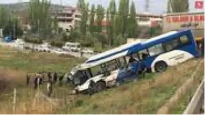 Ankara'da TIR ile EGO otobüsü çarpıştı: 9 kişi yaralandı Ankara'da TIR ile EGO otobüsü çarpıştı: 9 kişi yaralandı