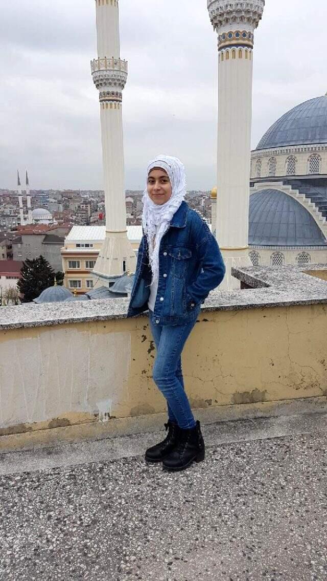 Bahçelievler'de camdan bakan Suriyeli kız başına isabet eden kurşunla öldü Bahçelievler'de camdan bakan Suriyeli kız başına isabet eden kurşunla öldü