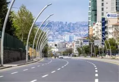 Başkentliler sokağa çıkma kısıtlamasının ikinci gününde de evlerinde kalmaya özen gösterdi