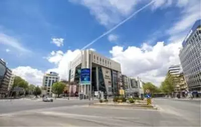 Başkentliler sokağa çıkma kısıtlamasının ikinci gününde de evlerinde kalmaya özen gösterdi