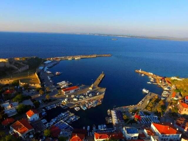 Çanakkale'nin turizm cenneti Bozcaada'da koronavirüs görülmedi Çanakkale'nin turizm cenneti Bozcaada'da koronavirüs görülmedi