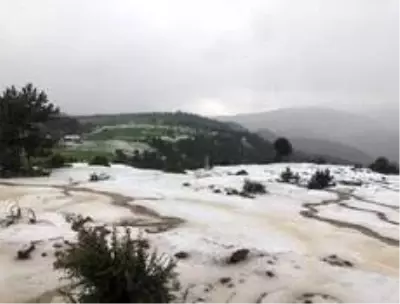 Çorum'da etkili olan dolu tarım arazilerini vurdu Çorum'da etkili olan dolu tarım arazilerini vurdu