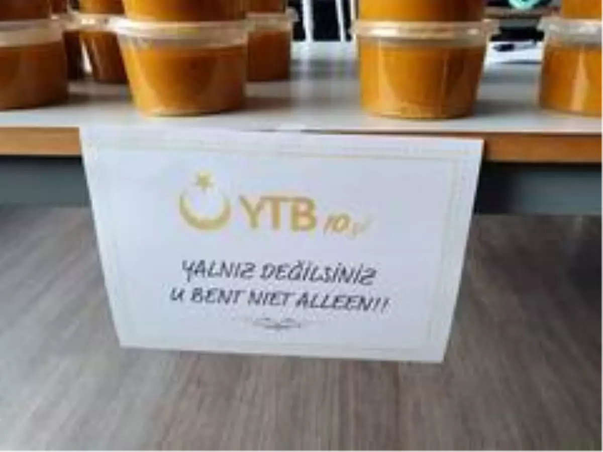 Hollanda'da yaşlı ve ihtiyaç sahiplerine YTB aracılığıyla sıcak yemek