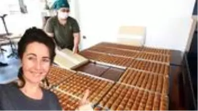 Karantinadaki kadın mühendis, yurt çalışanlarına teşekkür için 30 tepsi baklava ısmarladı Karantinadaki kadın mühendis, yurt çalışanlarına teşekkür için 30 tepsi baklava ısmarladı