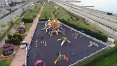Korana virüs tedbirlerini fırsat bilip çocuk parklarını yeniliyorlar Korana virüs tedbirlerini fırsat bilip çocuk parklarını yeniliyorlar