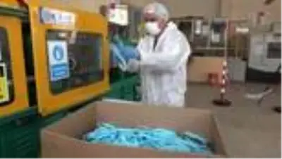 Meslek lisesinde günde 10 bin siperlik maske üretme gururu Meslek lisesinde günde 10 bin siperlik maske üretme gururu