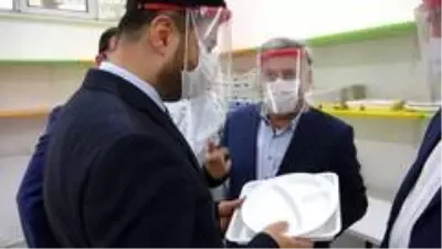 Meslek lisesinde günde 10 bin siperlik maske üretme gururu Meslek lisesinde günde 10 bin siperlik maske üretme gururu