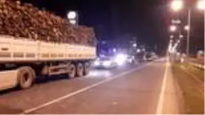 Otomobil kamyona arkadan çarptı: 1 polis ağır yaralı Otomobil kamyona arkadan çarptı: 1 polis ağır yaralı