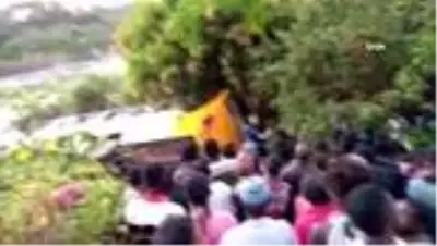 - Zambiya'da otobüs şarampole uçtu: 4 ölü, 15 yaralı - Zambiya'da otobüs şarampole uçtu: 4 ölü, 15 yaralı