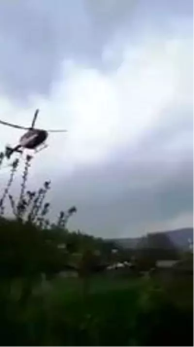 Ambulans helikopterin tarlalarına inmesine izin vermediler