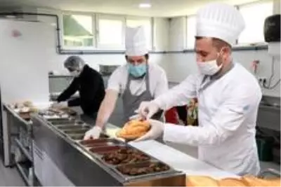 Başkan Mustafa Demir: 'Salgınla mücadeleye devam' Başkan Mustafa Demir: 'Salgınla mücadeleye devam'
