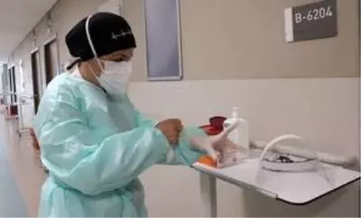 Çocuklarını yakınlarına emanet eden doktor çift Kovid-19 mesaisinde
