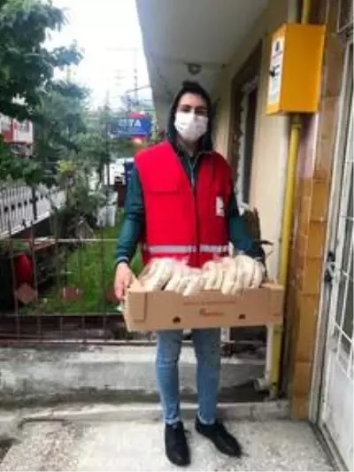 Genç Kızılay üyeleri Kızılcahamam'da 1500 bazlama dağıttı