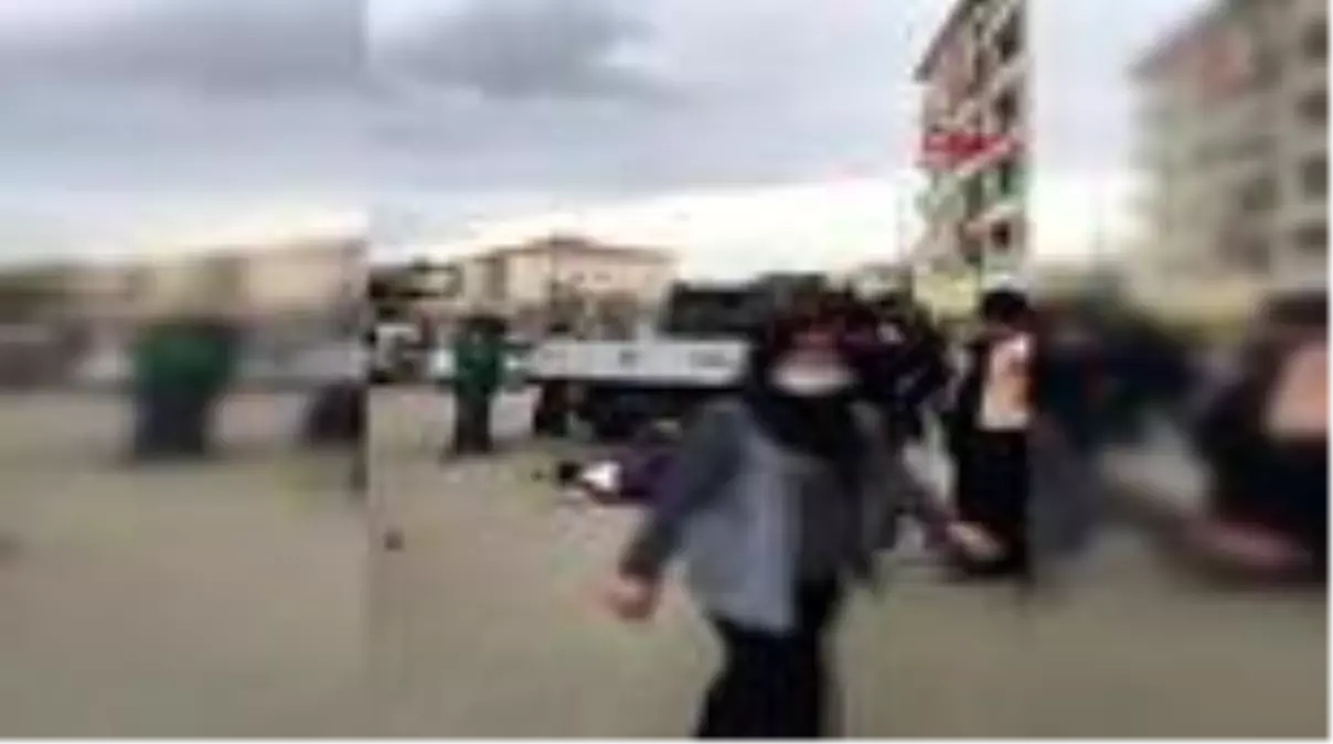 IĞDIR Seyyar satıcının arabasını kurtarma mücadelesi