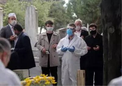 İlahiyatçı-yazar Ömer Döngeloğlu son yolculuğuna uğurlandı İlahiyatçı-yazar Ömer Döngeloğlu son yolculuğuna uğurlandı