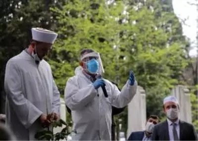 İlahiyatçı-yazar Ömer Döngeloğlu son yolculuğuna uğurlandı İlahiyatçı-yazar Ömer Döngeloğlu son yolculuğuna uğurlandı