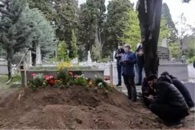 İlahiyatçı-yazar Ömer Döngeloğlu son yolculuğuna uğurlandı İlahiyatçı-yazar Ömer Döngeloğlu son yolculuğuna uğurlandı