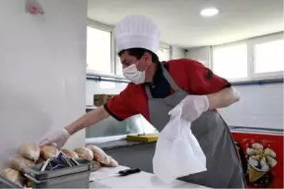Samsun'da sağlık çalışanlarına iftar ve sahur yemeği desteği Samsun'da sağlık çalışanlarına iftar ve sahur yemeği desteği