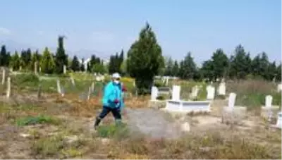 Sarıgöl'ün mezarlıklarında hummalı çalışma