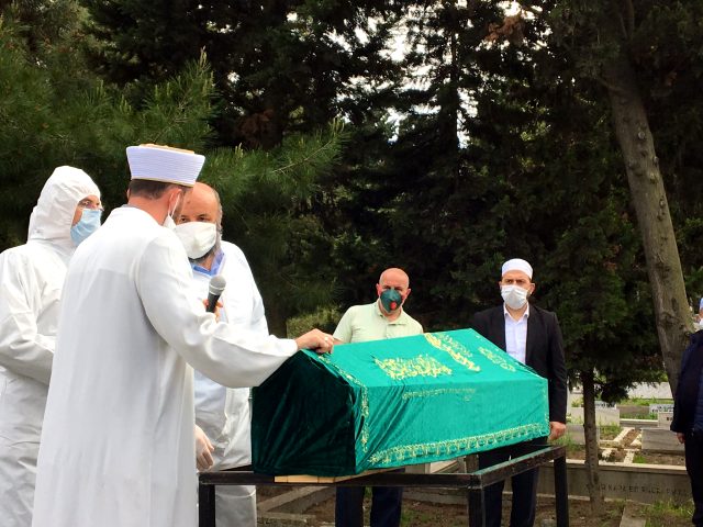 Son dakika: Ömer Döngeloğlu'nun cenazesi Edirnekapı Mezarlığına defnedildi