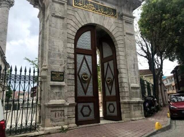 Bu Ramazan, korona nedeniyle ziyaret edilemeyen Hırka-i Şerif'i Veysel Karani'nin torunu anlattı Bu Ramazan, korona nedeniyle ziyaret edilemeyen Hırka-i Şerif'i Veysel Karani'nin torunu anlattı