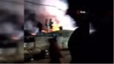 Çıkan yangında bir ev tamamen kül oldu Çıkan yangında bir ev tamamen kül oldu