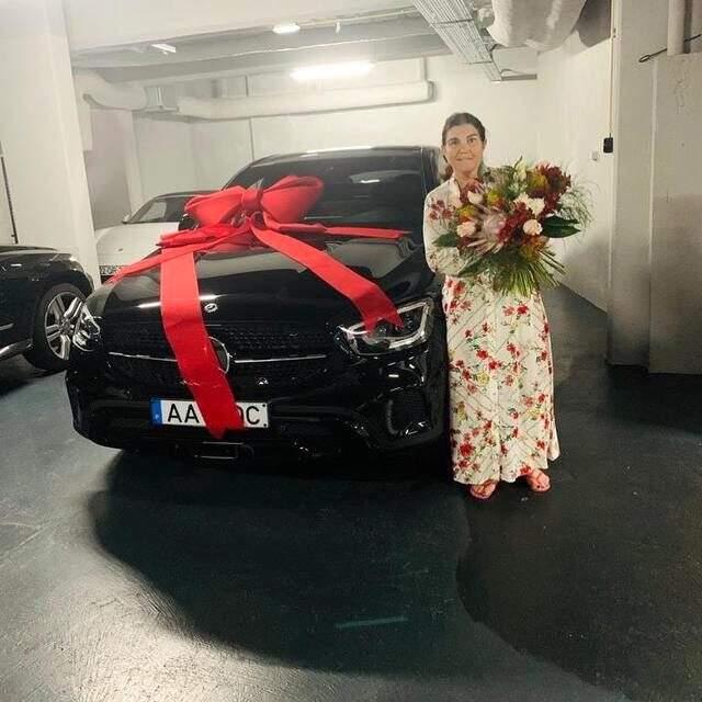 Cristiano Ronaldo, annesine Anneler Günü için 100 bin euroluk lüks bir araba hediye etti Cristiano Ronaldo, annesine Anneler Günü için 100 bin euroluk lüks bir araba hediye etti
