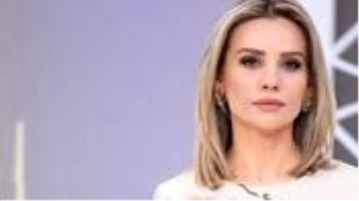 Esra Erol, canlı yayında konuğunun koronavirüs testinin pozitif