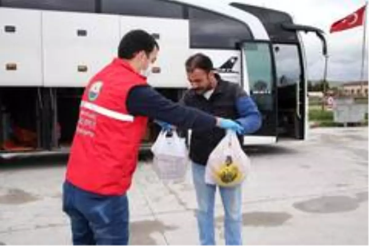Hatay'a giderken yolda kalan otobüs şoförünün yardımına belediye koştu