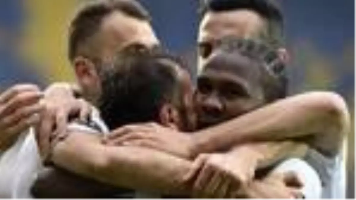 Hugo Rodallega depremi! Rest...