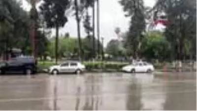 Osmaniye'de sağanak su baskınlarına neden oldu Osmaniye'de sağanak su baskınlarına neden oldu