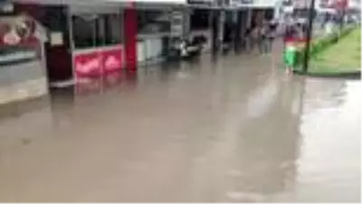 Osmaniye'de sağanak su baskınlarına neden oldu Osmaniye'de sağanak su baskınlarına neden oldu