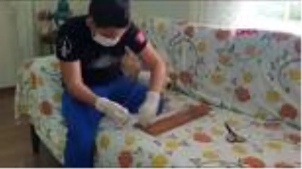 Ailece maske üretiyorlar