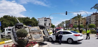Antalya'da kazaya karışan otomobil yerden havalanıp takla attı: 3 yaralı