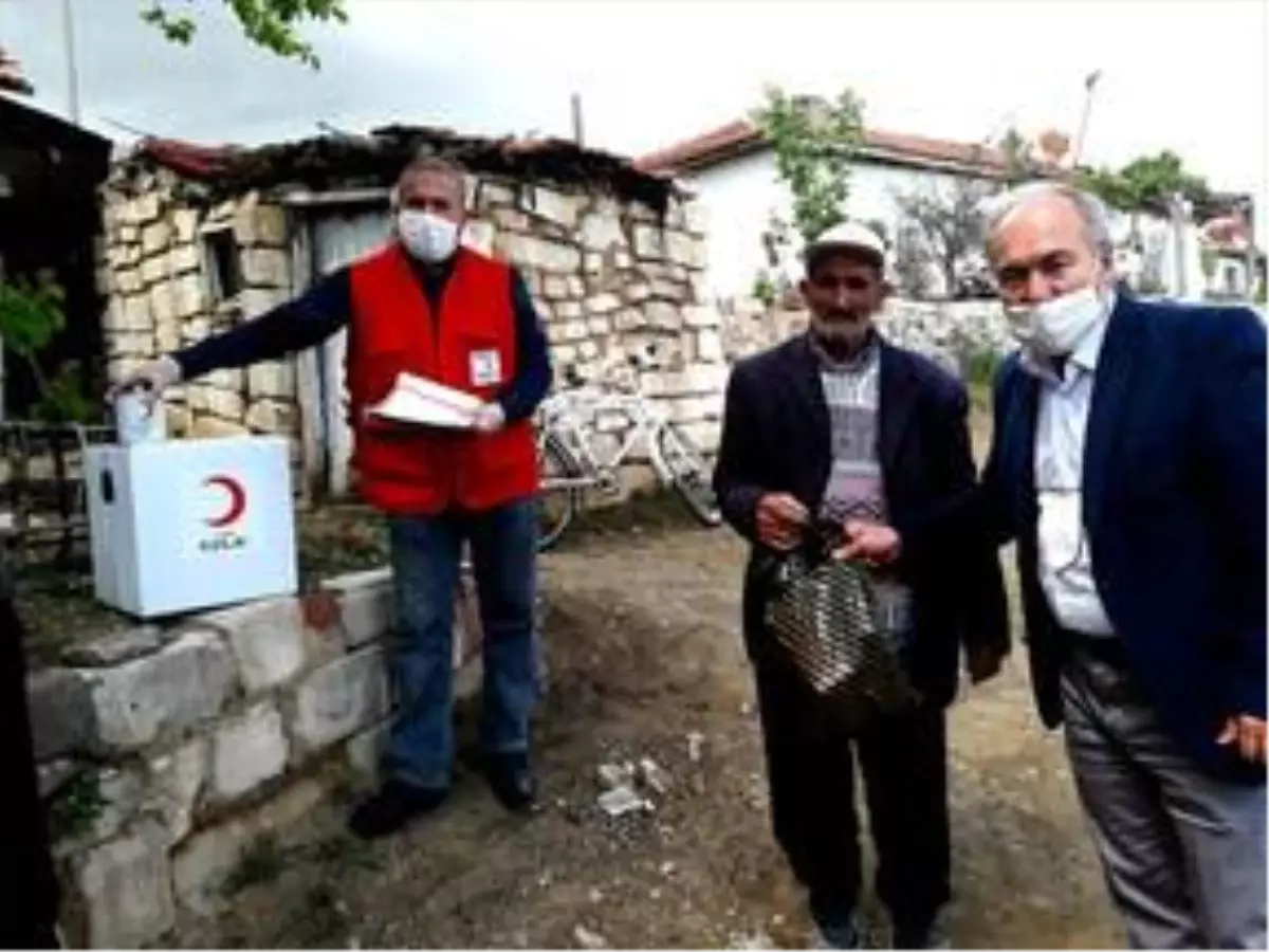Bahşılı'da ihtiyaç sahiplerine gıda ve dezenfektan yardımı