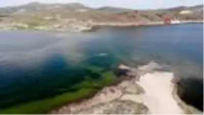 Baraj suları yükseldi, eski köy su altında kaldı Baraj suları yükseldi, eski köy su altında kaldı