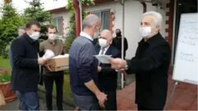 Düzce Belediyesi'nden, kamyoncu esnafına maske desteği Düzce Belediyesi'nden, kamyoncu esnafına maske desteği