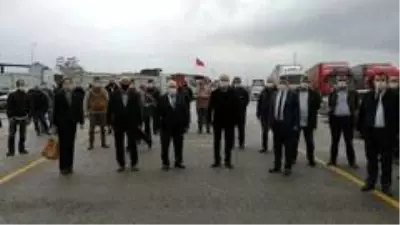 Düzce Belediyesi'nden, kamyoncu esnafına maske desteği Düzce Belediyesi'nden, kamyoncu esnafına maske desteği