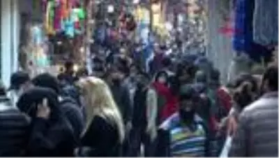 EMİNÖNÜ'NDE RAMAZAN ALIŞVERİŞİ YOĞUNLUĞU EMİNÖNÜ'NDE RAMAZAN ALIŞVERİŞİ YOĞUNLUĞU