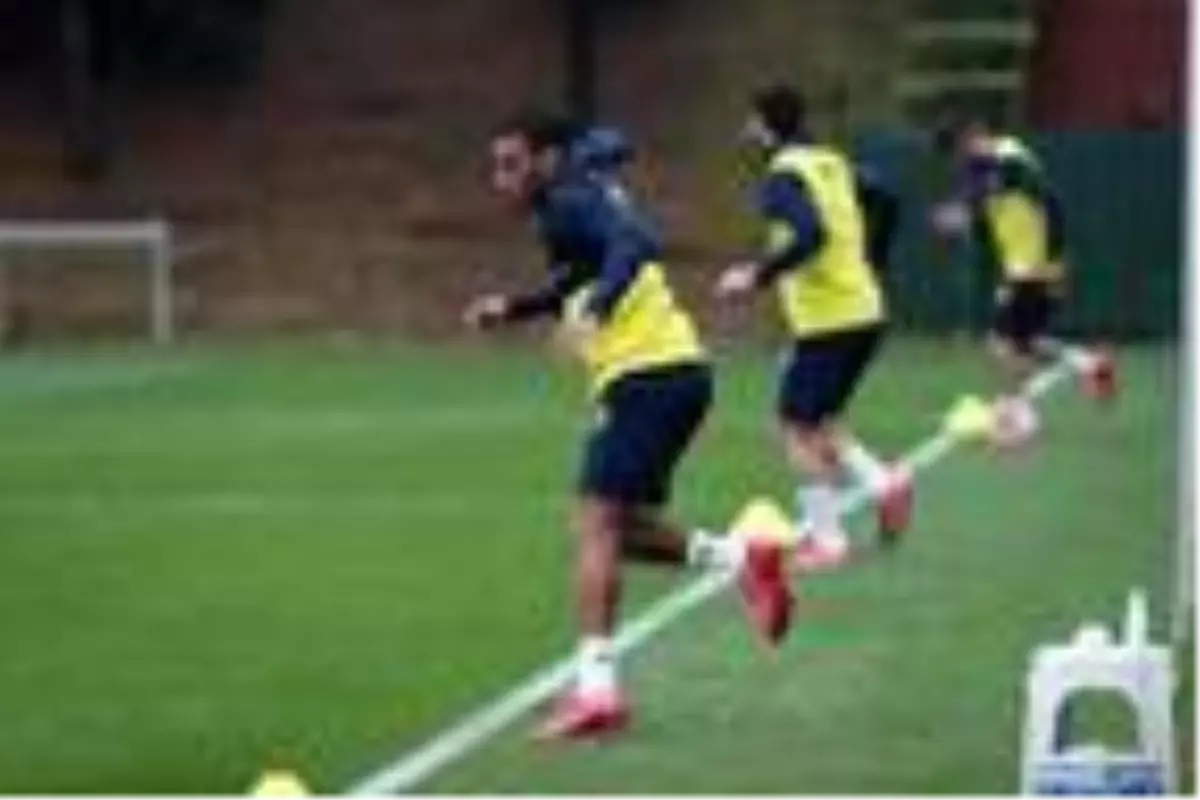 Fenerbahçe, sosyal mesafeli antrenmanlarına devam etti