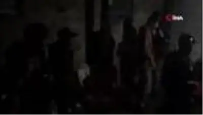 Garajda okey oynarken yakalanınca, kahkaha attılar Garajda okey oynarken yakalanınca, kahkaha attılar
