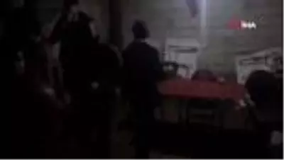 Garajda okey oynarken yakalanınca, kahkaha attılar Garajda okey oynarken yakalanınca, kahkaha attılar