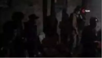 Garajda okey pahalıya mal oldu... Garajda okey oynarken yakalanınca, kahkaha attılar Garajda okey pahalıya mal oldu... Garajda okey oynarken yakalanınca, kahkaha attılar