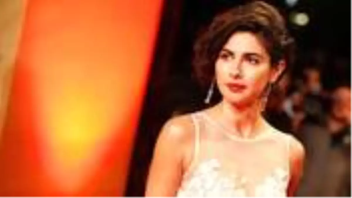 Nesrin Cevadzade Kuaforlerin Acilmasi Karari Sonrasinda Mutluluk Pozu Verdi Haberler Com Magazin
