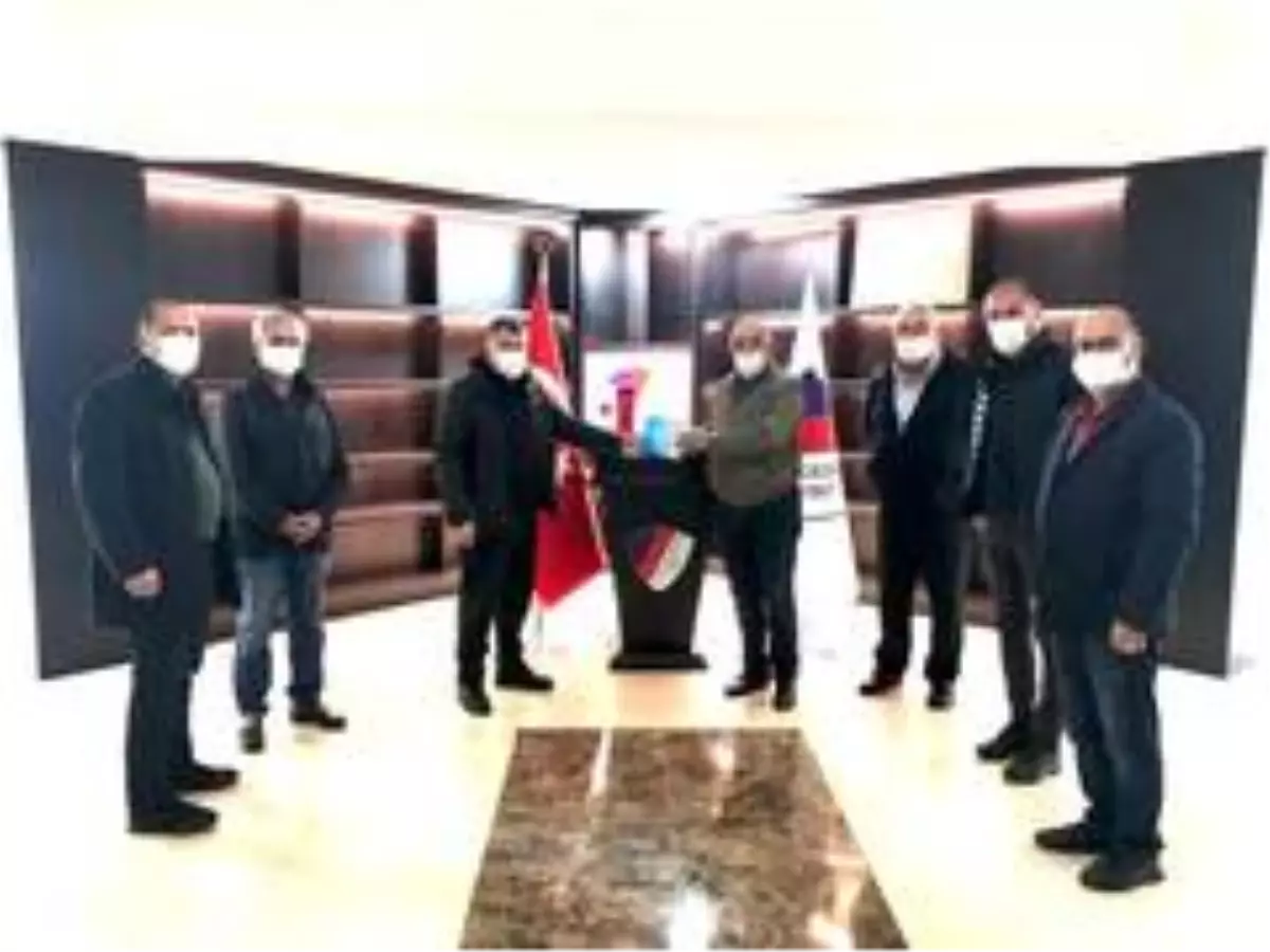 Spor kulüplerine maske dağıtıldı