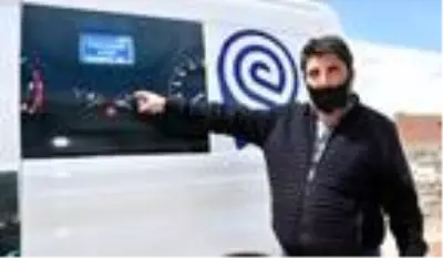Arızalı aracı değiştirilmeyen vatandaş, aracına astığı afişlerle firmayı ifşa etti Arızalı aracı değiştirilmeyen vatandaş, aracına astığı afişlerle firmayı ifşa etti