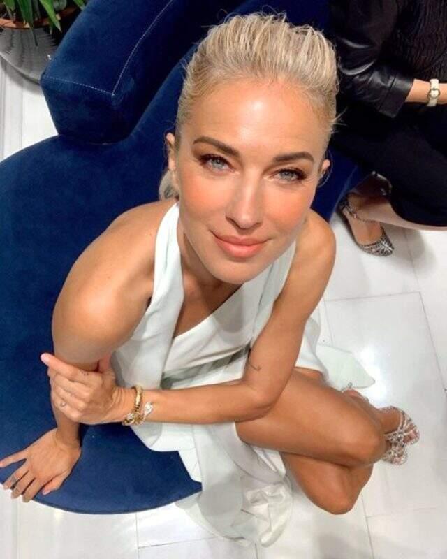Burcu Esmersoy'dan korona itirafı: Fütursuzca İspanyol bir aileyle sarmaş dolaş şampiyonluk kutladım Burcu Esmersoy'dan korona itirafı: Fütursuzca İspanyol bir aileyle sarmaş dolaş şampiyonluk kutladım
